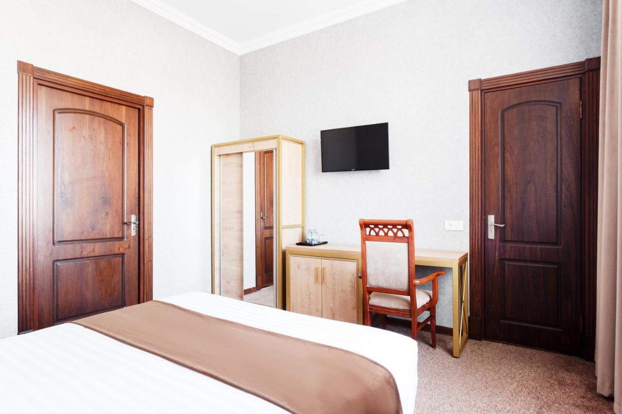 Western Suites Hotel ทาชเคนต์ ภายนอก รูปภาพ