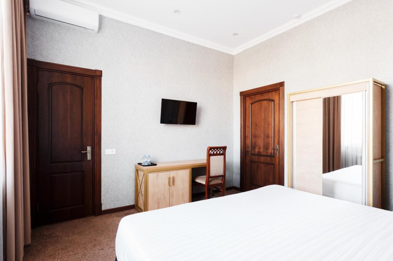 Western Suites Hotel ทาชเคนต์ ภายนอก รูปภาพ